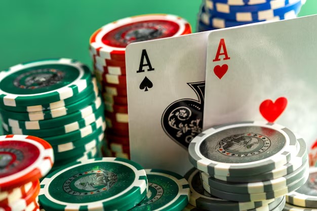 Mobile phone displaying erek 43 live blackjack table with dealer and player cards